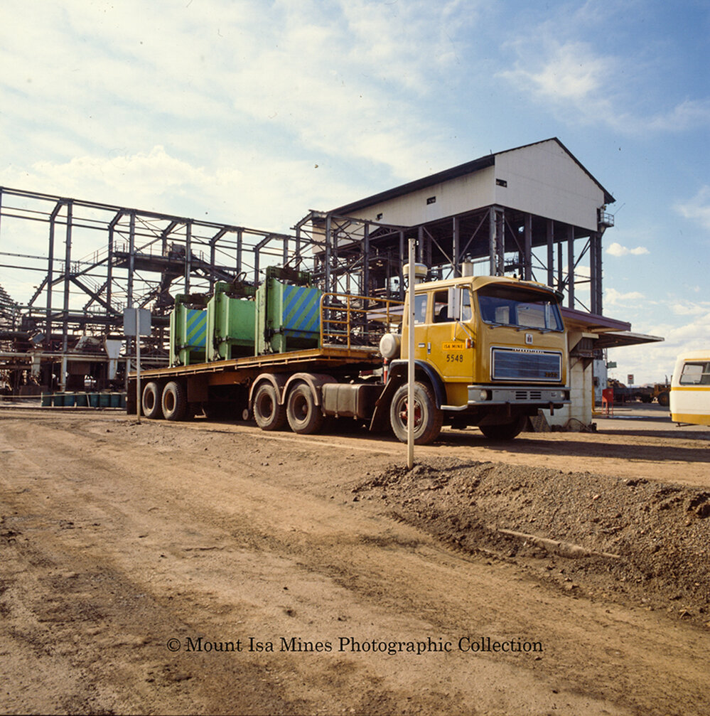 Transport weighbridge weighing grinding balls, Mount Isa Mines