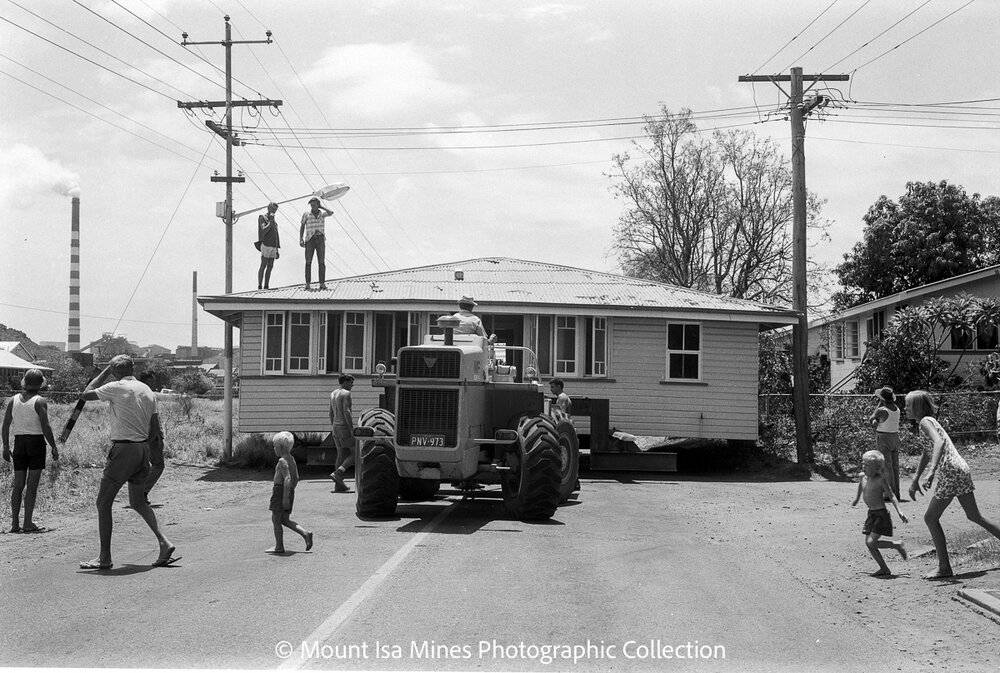 Relocating a house along Railway Avenue, Parkside, February 1970