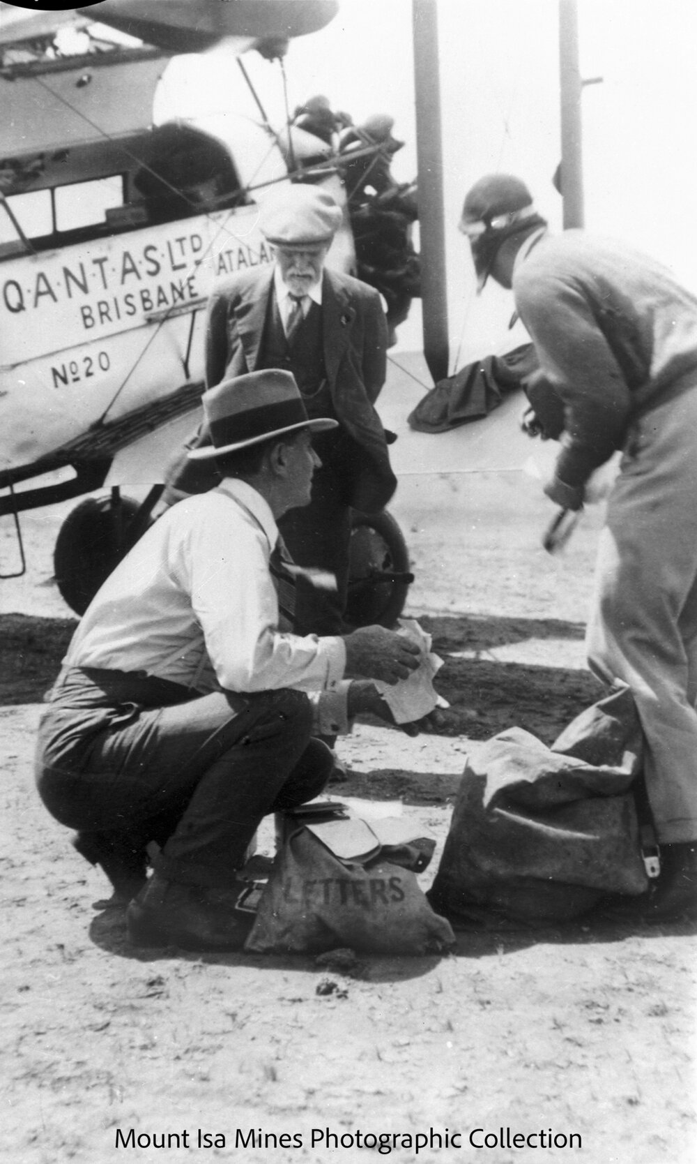 QANTAS handing over the mail, Mount Isa, c.1928