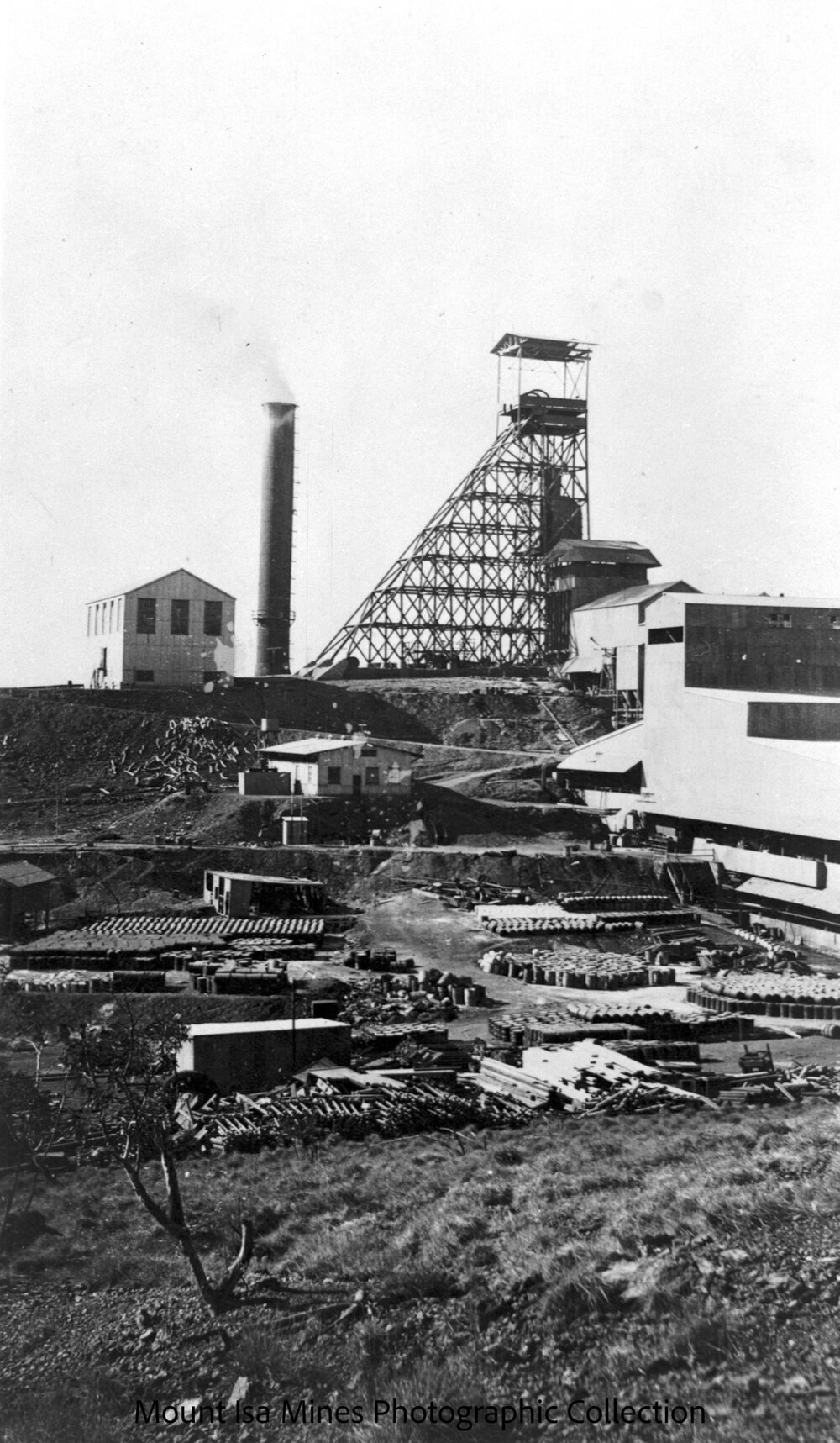 Urquhart shaft headframe and mill, Mount Isa Mines, c.1932