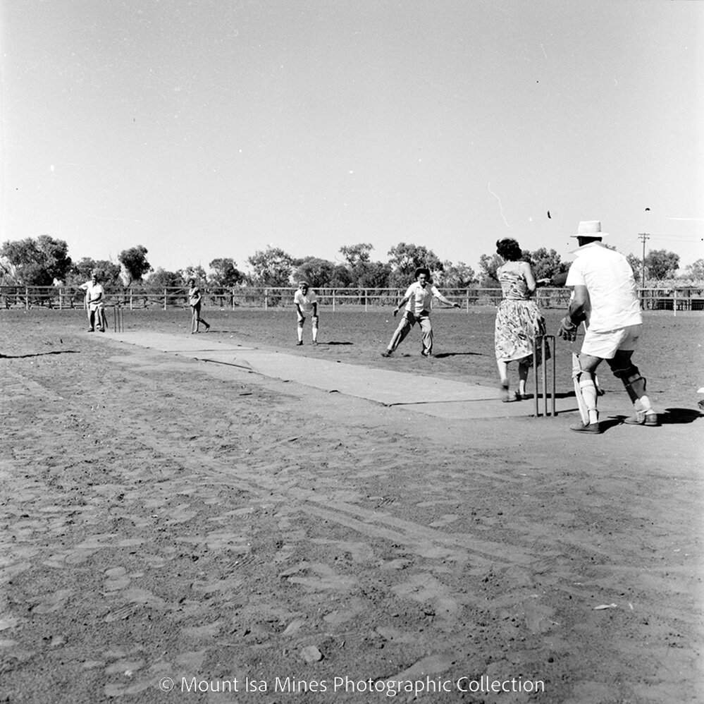 Men versus womens cricket match, Spear Creek, October 1959
