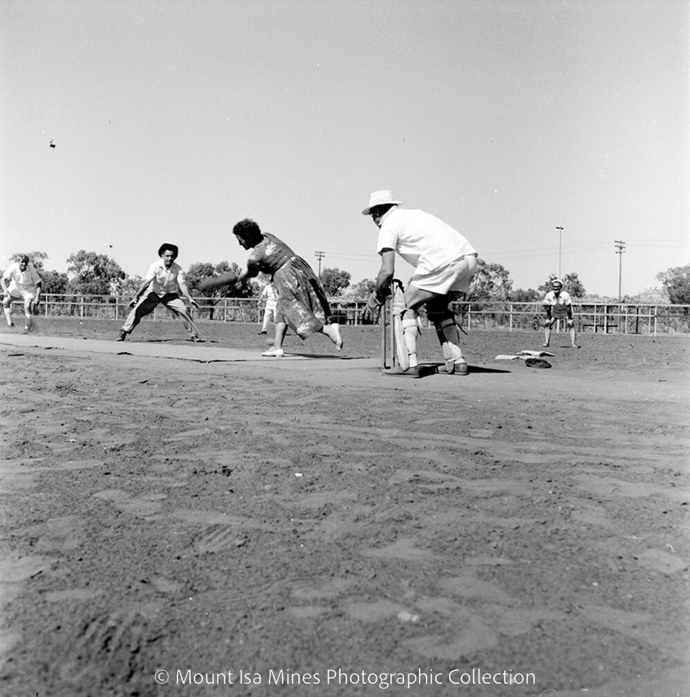 Men versus womens cricket match, Spear Creek, October 1959