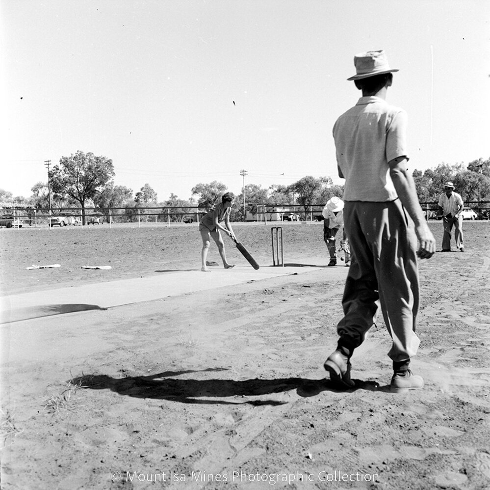 Men versus womens cricket match, Spear Creek, October 1959