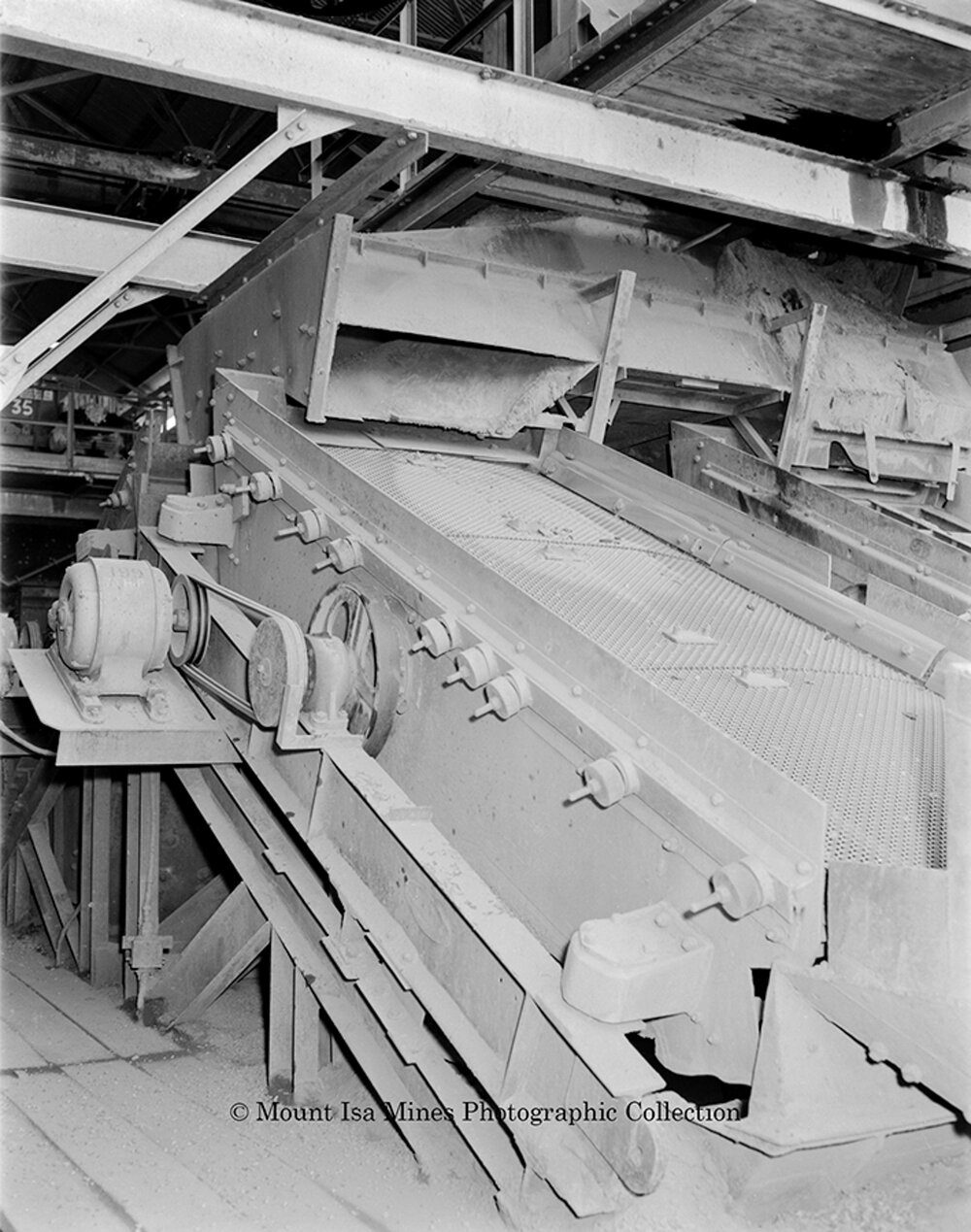 Mill vibrating feed, crushing and screening, Mount Isa Mines, December 1959