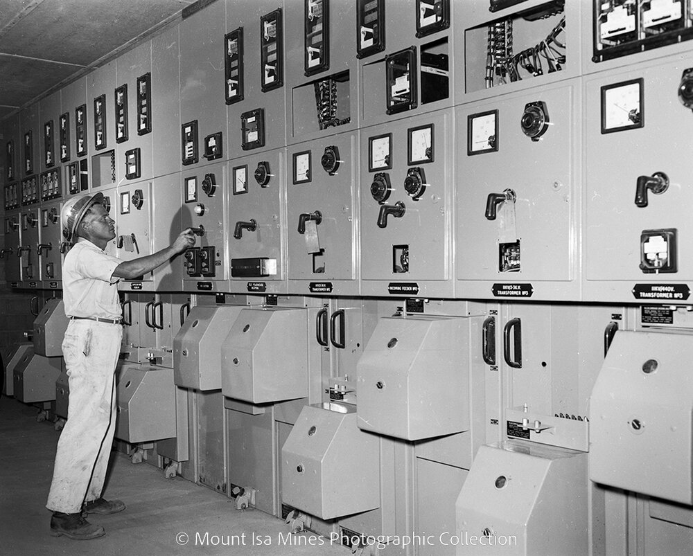 Electrical Engineering Handbook, 11kV English Electric OLX Switchgear, February 1959