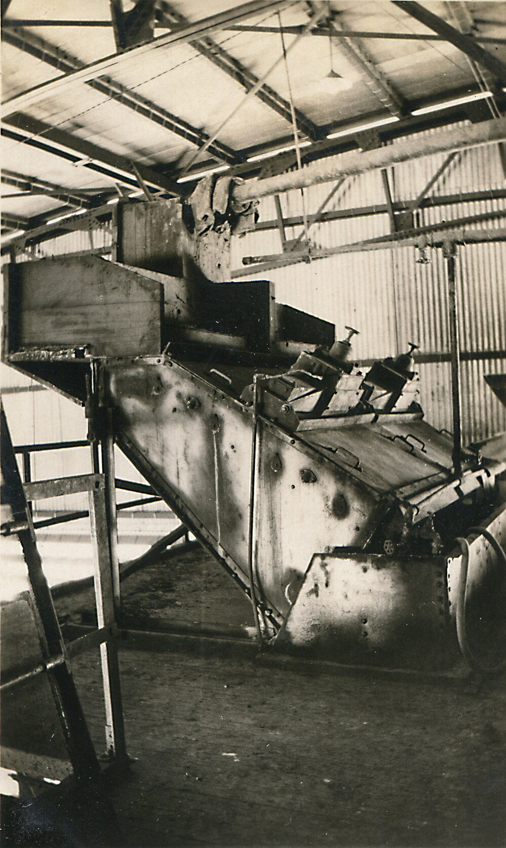 Hummer screens in Mill, Mount Isa Mines, c.1931
