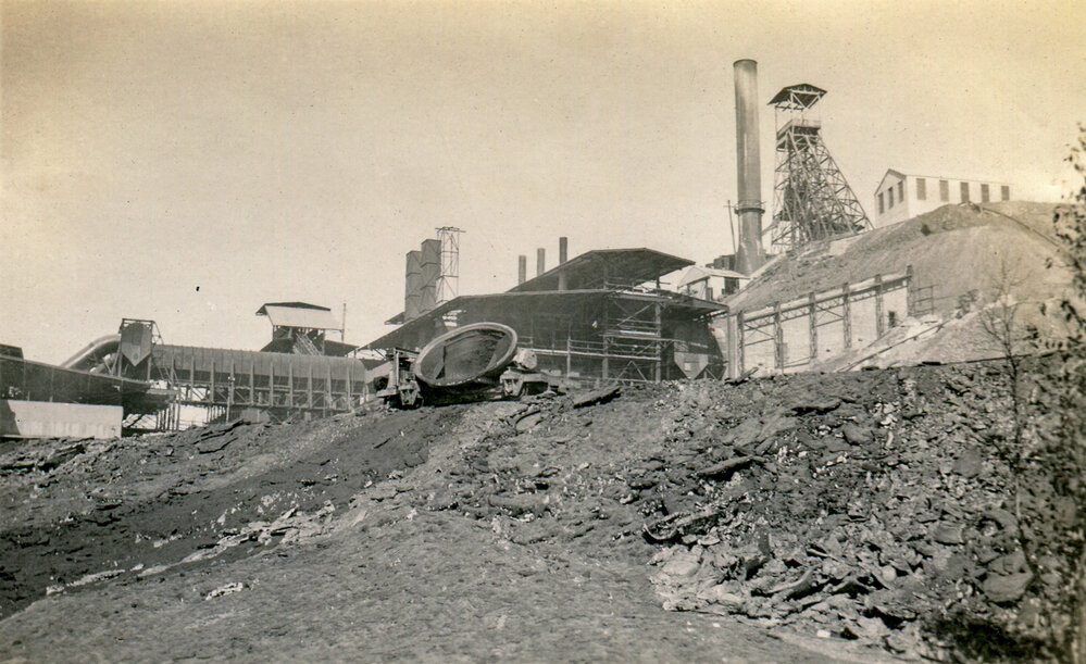 Pouring lead at slag, Mount Isa Mines, c.1932