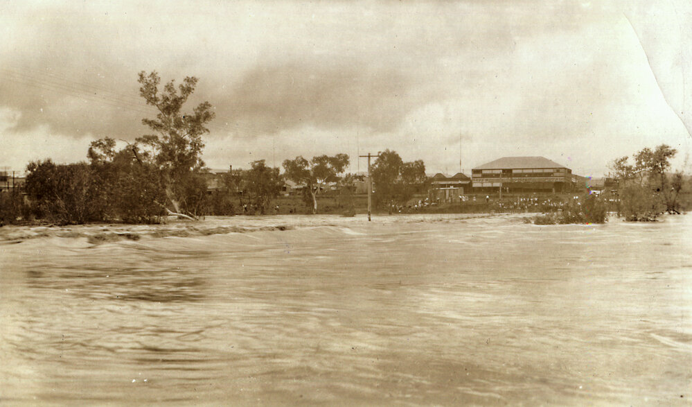 Leichhardt River in flood, Parkside, c.1932
