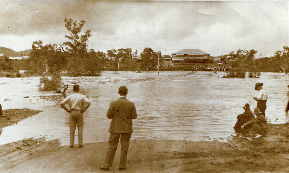 Leichhardt River in flood, Parkside, c.1932