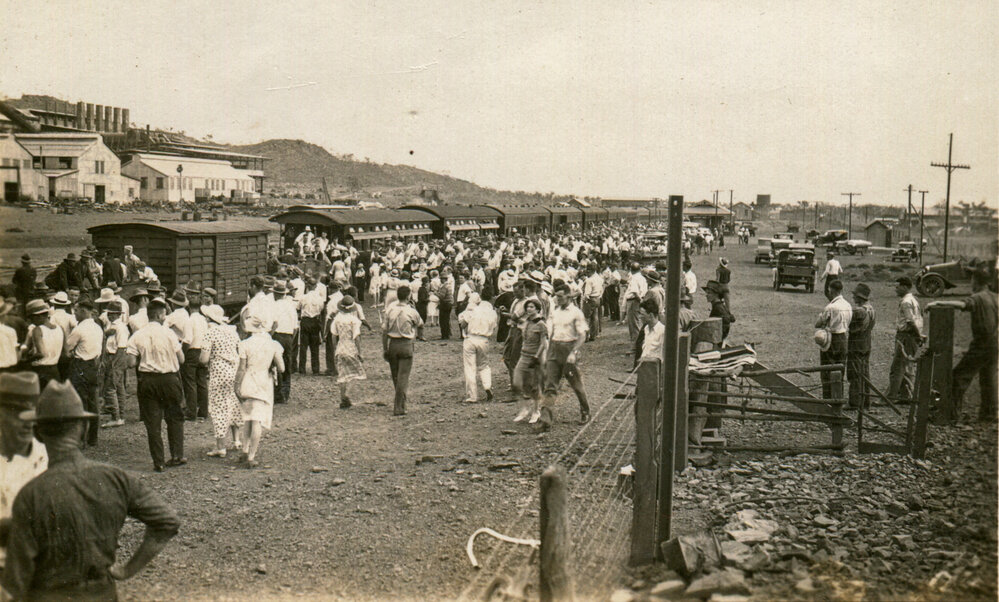 Miners leave Mount Isa during a strike, Miles End, c.1933