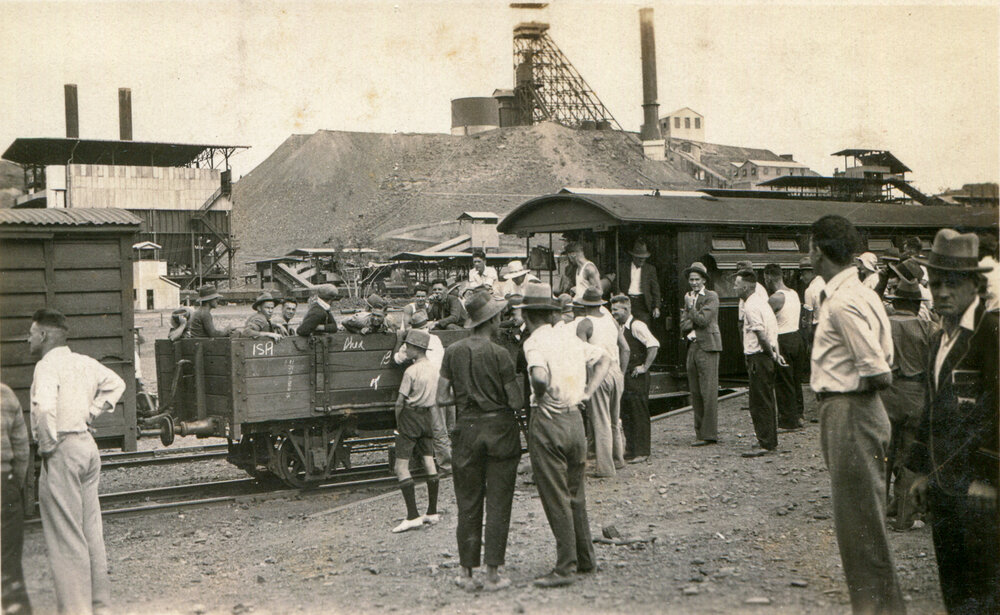 Miners leave Mount Isa during a strike, Townside, c.1933