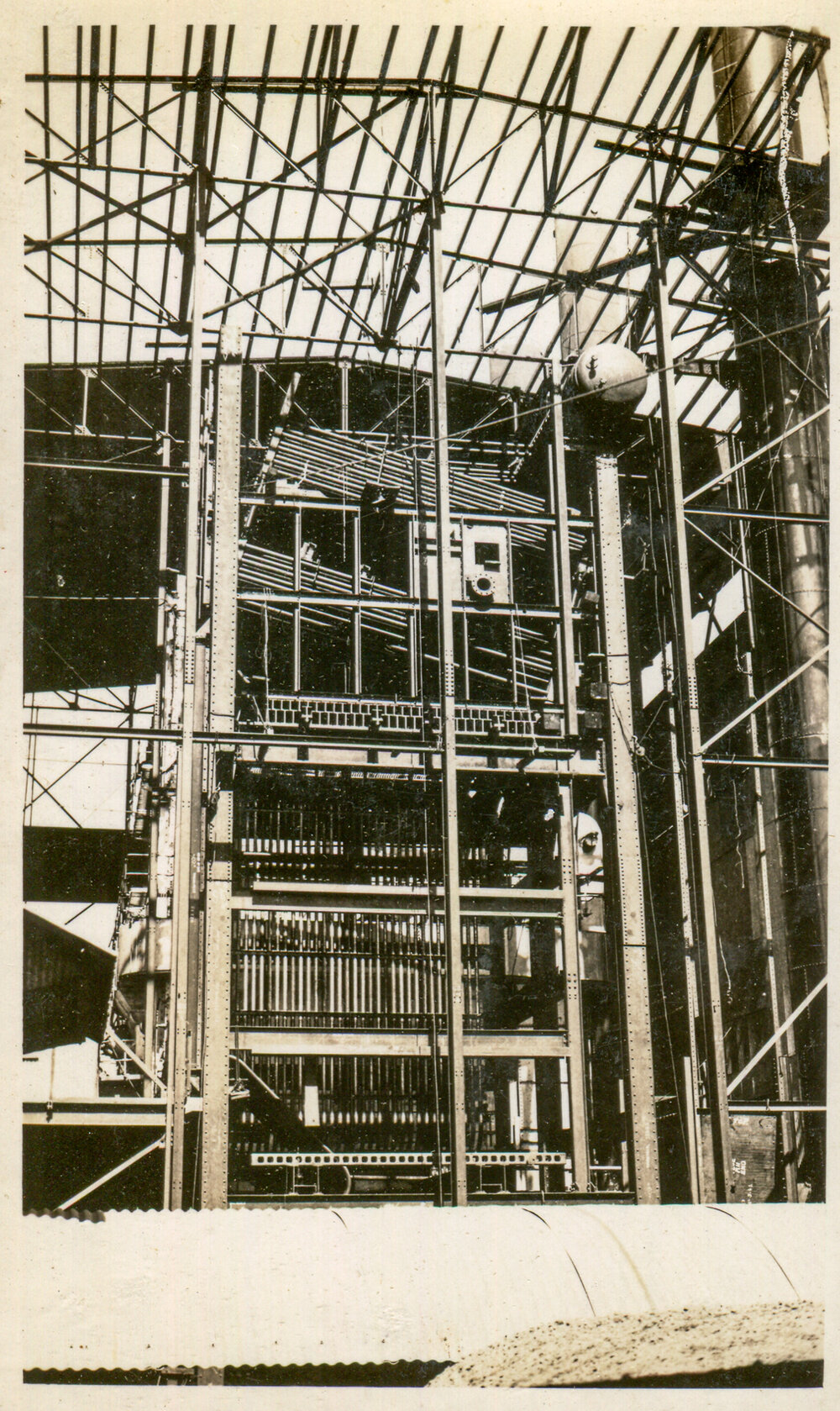 Raising steam drum during Mines Power Station expansion, Mount Isa Mines, c.1936
