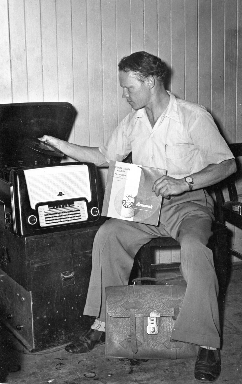 Peter Laurisen giving a musical session at Hilton Hall, Mineside, September 1954