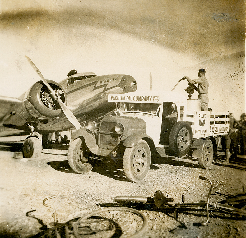 Broken Hill Propriety Silver City plane refuelling at Mount Isa, July 1940 
