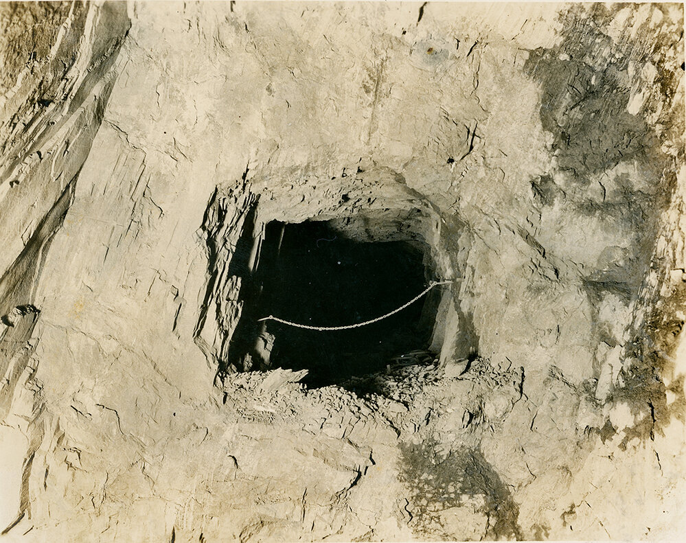 Centre 10 x 10 heading at stope breakthrough, 4 Level Black Star 