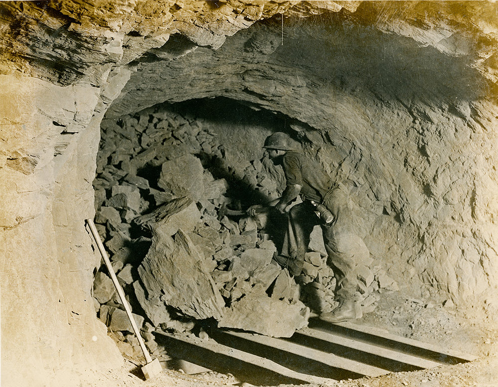 Grizzly for S66 Stope above 5 level Black Star, c.1935