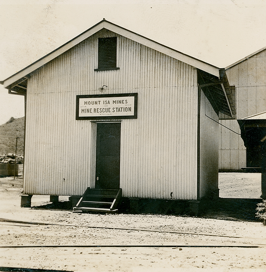 MIM rescue station, Man and Supply