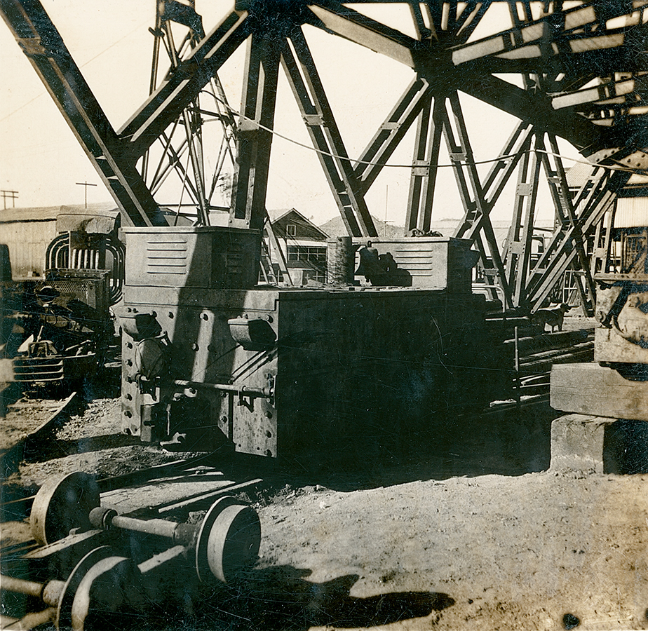 Surface Battery Mule for moving Wagons onto the cage 