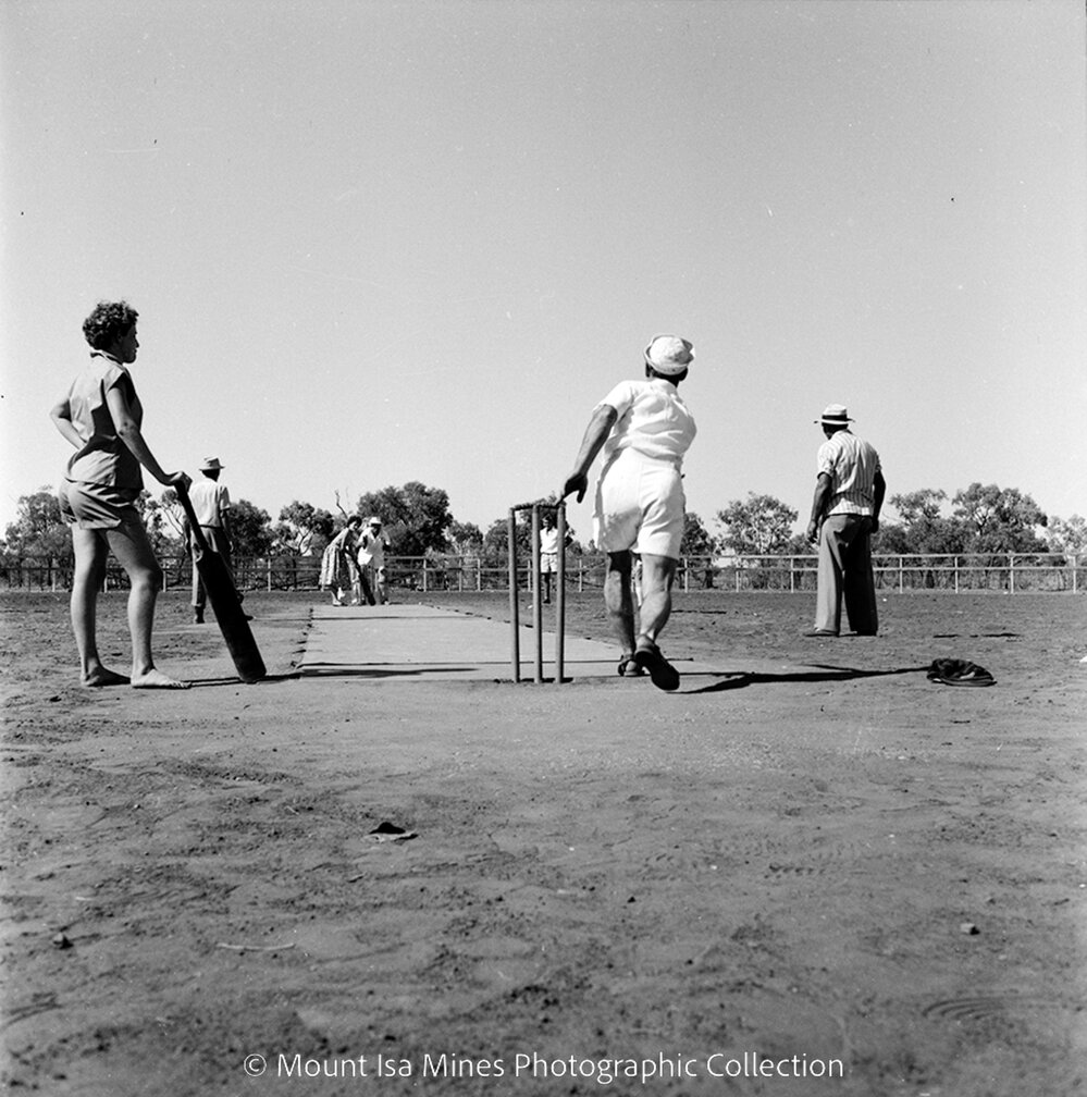 Men versus womens cricket match, Spear Creek, October 1959