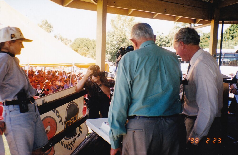 Mount Isa 75th celebrations cake cutting, February 1998