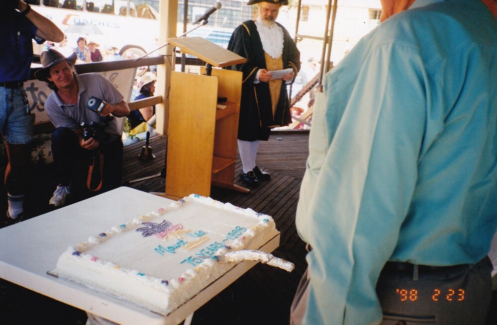 Mount Isa 75th celebration cake cutting, February 1998
