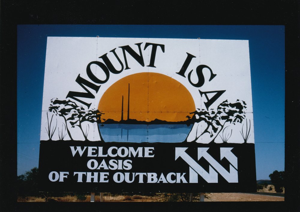 Welcome to Mount Isa sign