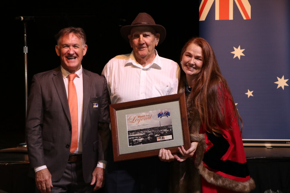 Ian Brown receives Legend of Mount Isa Award, January 2023