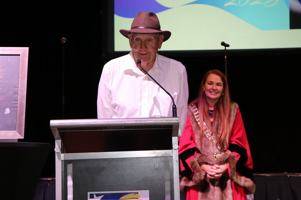 Ian Brown receives Legend of Mount Isa Award, January 2023