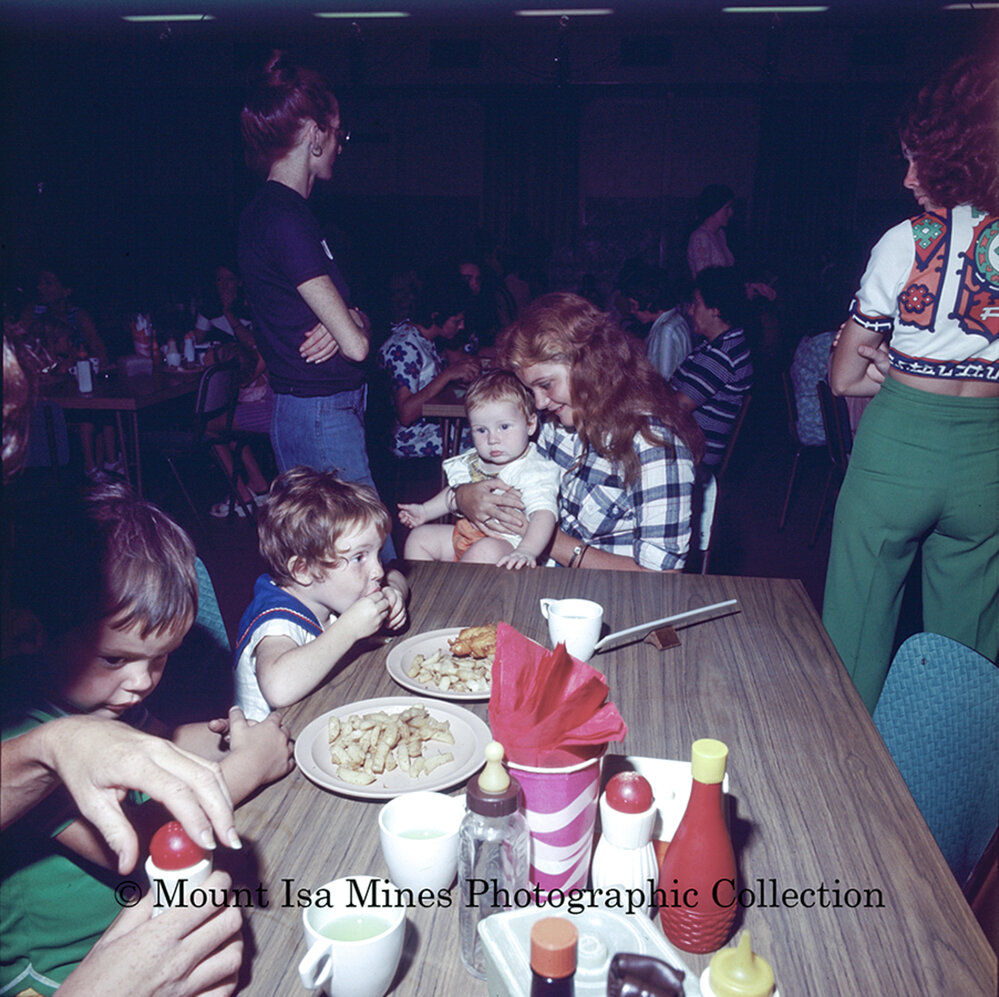 Cyclone Tracy Darwin evacuees in Mount Isa, December 1974