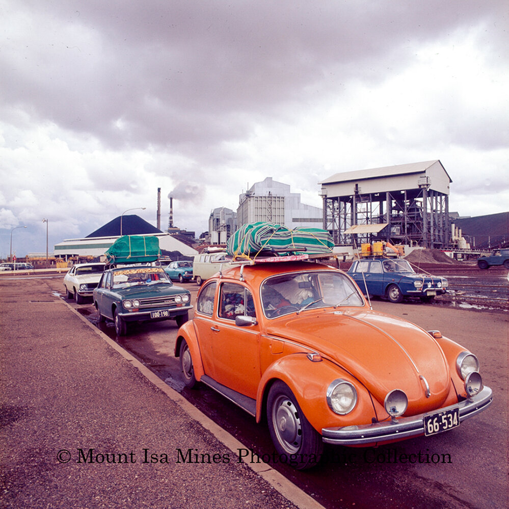 Cyclone Tracy evacuees in Mount Isa, December 1974