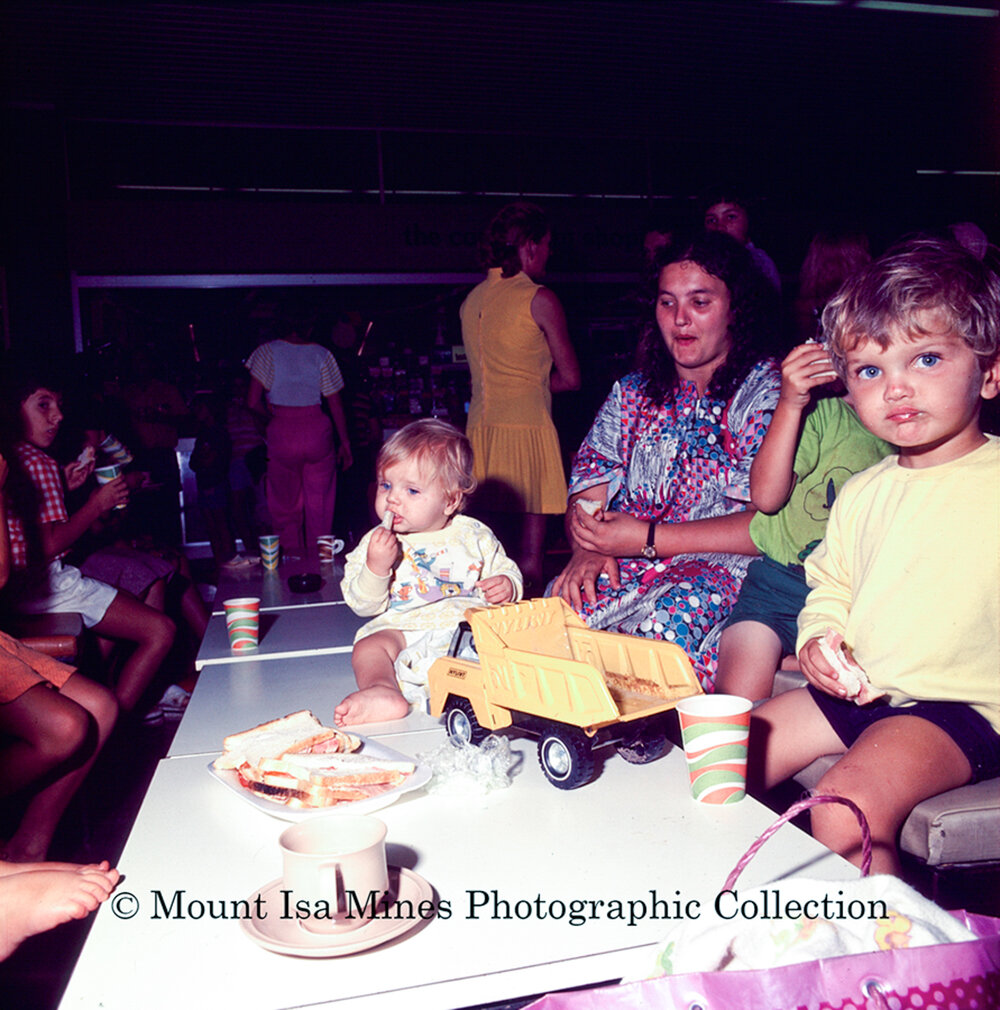 Cyclone Tracy Darwin evacuees in Mount Isa, December 1974