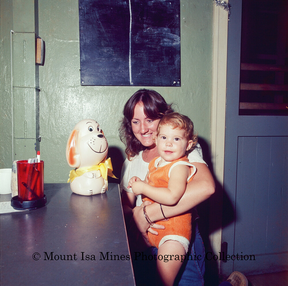 Cyclone Tracy Darwin evacuees in Mount Isa, December 1974