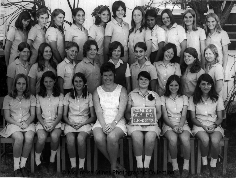 Class 10C2 photo of Central State School, c. 1971