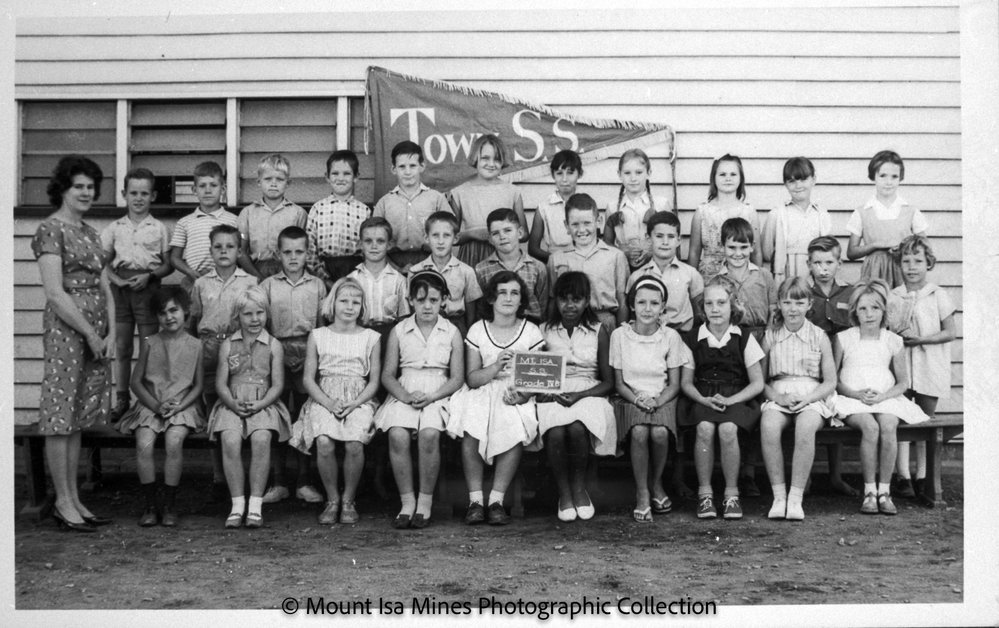 Class 4B photo of Central State School