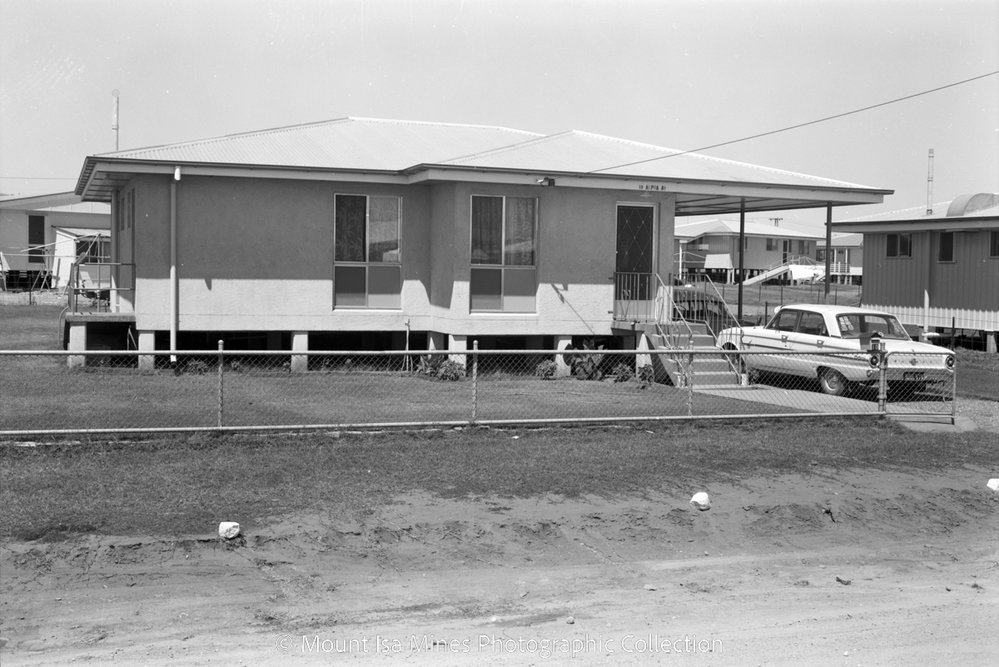 Construction album housing, Sunset, April 1968