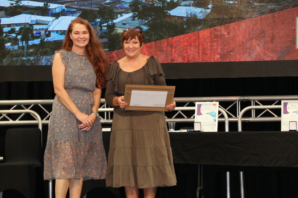 Sue Carson receives Spirit of Mount Isa Award, January 2021