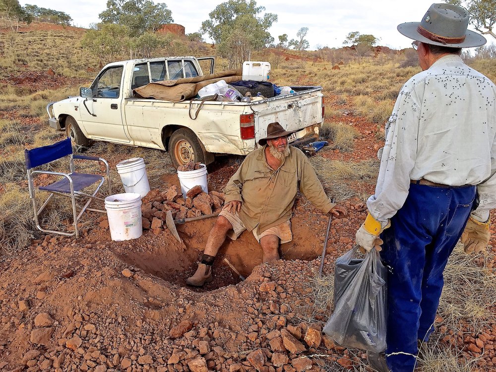 Lapidary Club members digging for amethyst, Amethyst Castle, Selwyn, June 2015