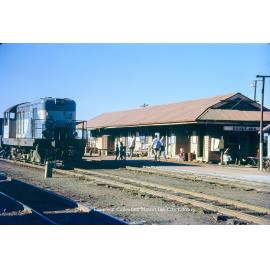 Mount Isa Railway Station platform, Miles End, May 1962