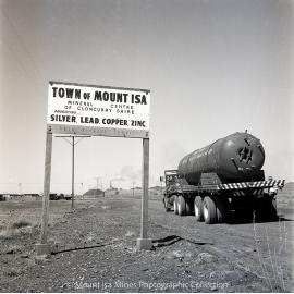 Transportation of 33 ton steam drum for Mica Creek Power Station, September 1958