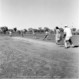 Men versus womens cricket match, Spear Creek, October 1959