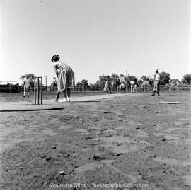 Men versus womens cricket match, Spear Creek, October 1959