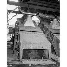 Mill vibrating feed, crushing and screening, Mount Isa Mines, December 1959