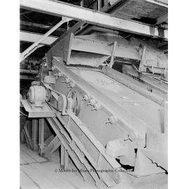 Mill vibrating feed, crushing and screening, Mount Isa Mines, December 1959