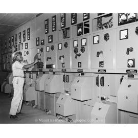 Electrical Engineering Handbook, 11kV English Electric OLX Switchgear, February 1959