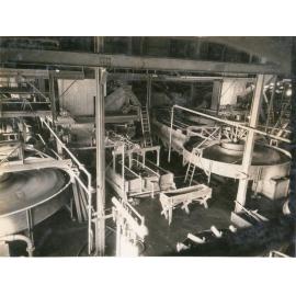Dorr Bowl classifier with Rakes Mill, Mount Isa Mines, c.1931