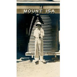 Amateur photographer at Mount Isa Railway Station