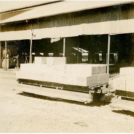 Railway truck carrying fracture for underground 