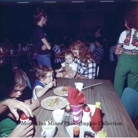 Cyclone Tracy Darwin evacuees in Mount Isa, December 1974