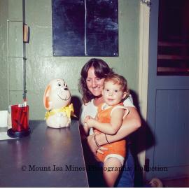Cyclone Tracy Darwin evacuees in Mount Isa, December 1974