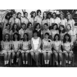 Class 10C2 photo of Central State School, c. 1971
